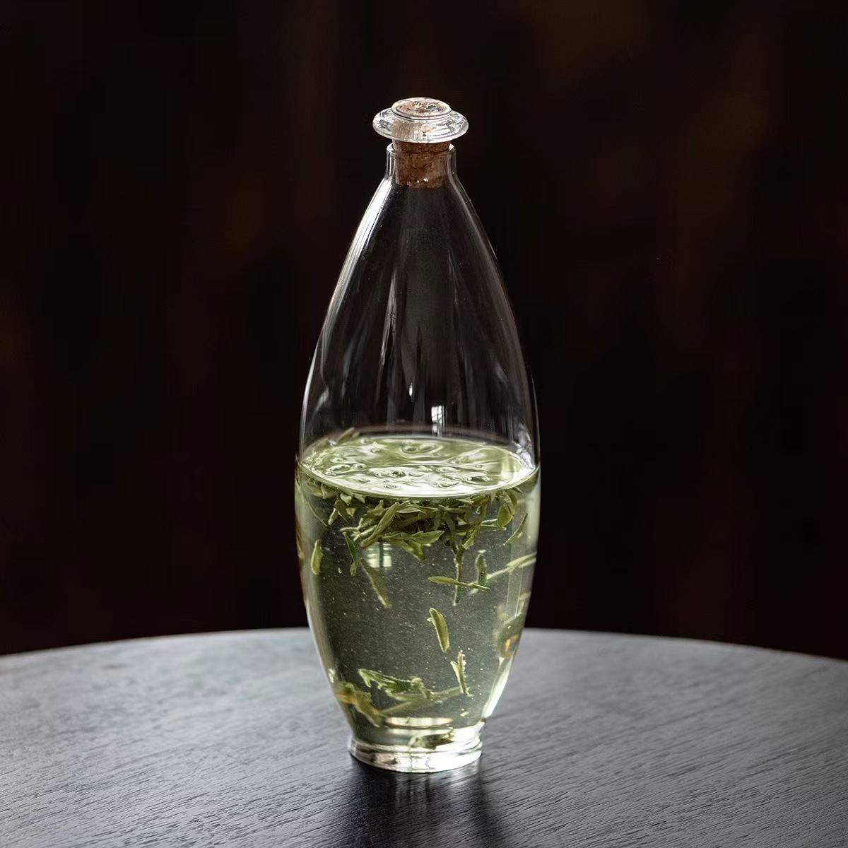 Water drop shape cork stopper glass cold brew bottle, high borosilicate heat-resistant tea brewing container, OEM/ODM, drop shipping available