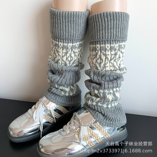 White socks for women—autumn and winter warm chunky knit socks, Y2K-style leg warmers, long tube socks that slim the legs, perfect for snow boots.
