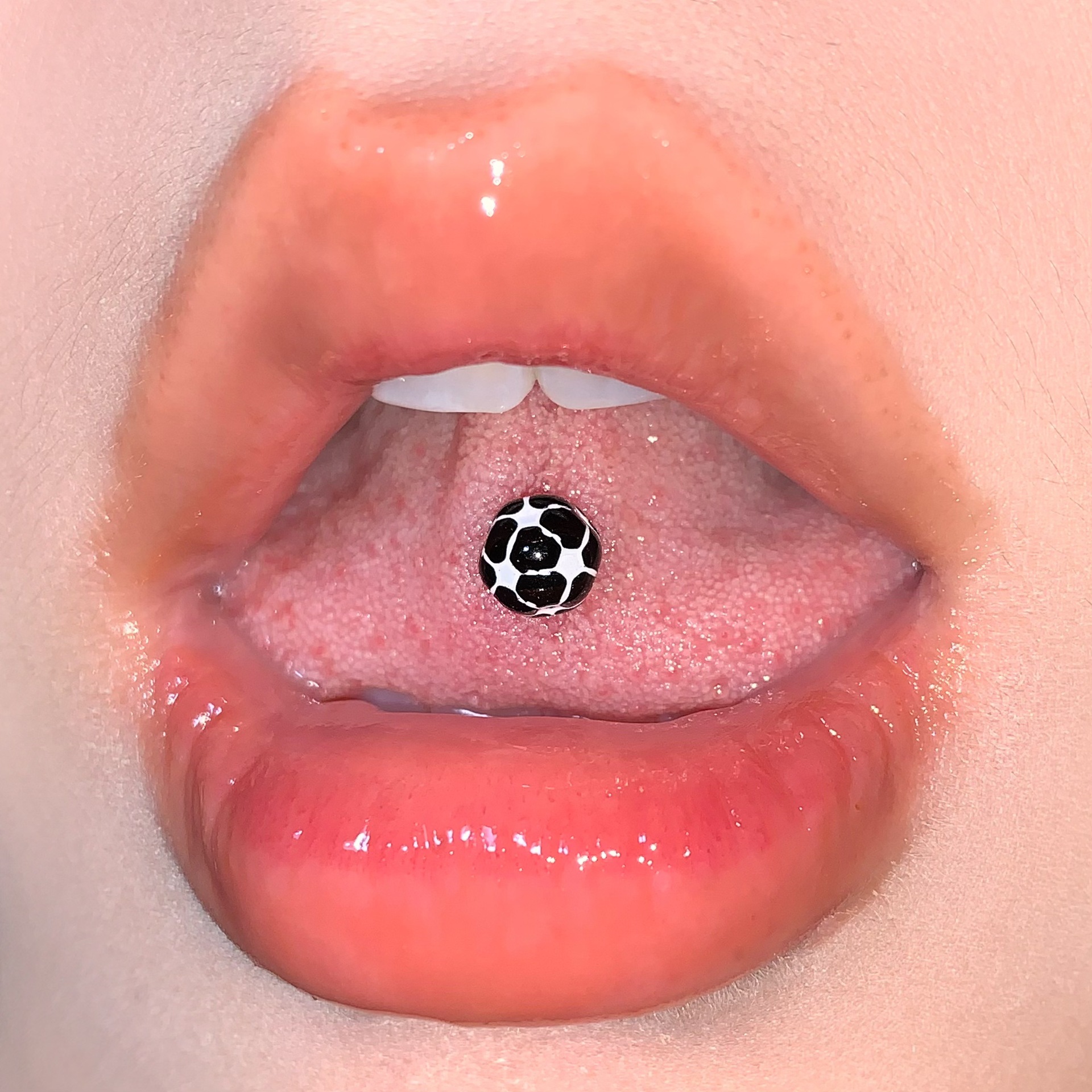 Pointed titanium steel lip stud product view