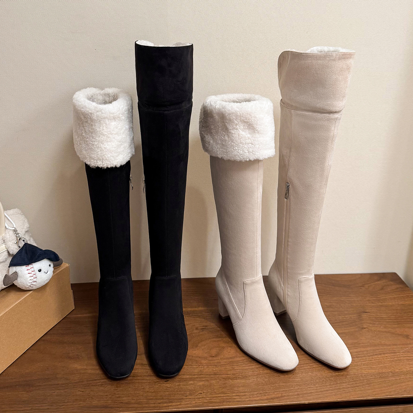 Boot nữ cổ cao ôm bắp chân lông cừu ấm, gót thô 5 cm, phong cách cưỡi ngựa — màu đen