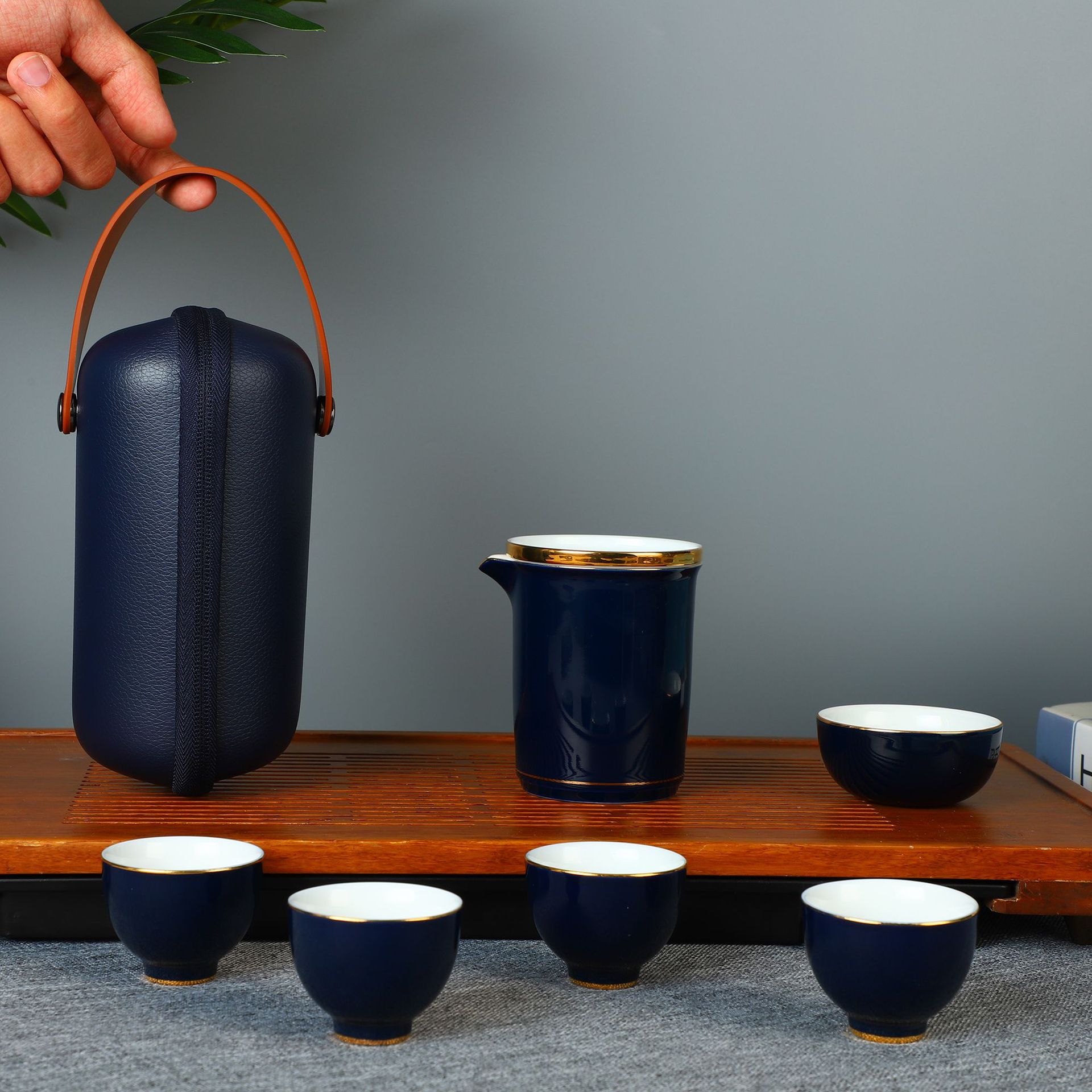 네이비 블루 모델