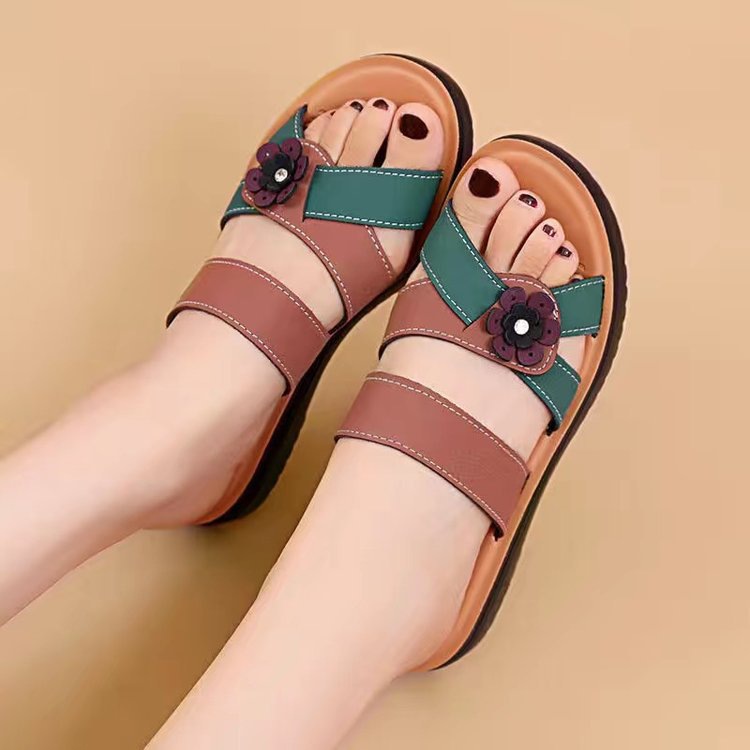 Mamá zapatillas de verano zapatillas para mujeres 2026 de mediana edad antideslizantes de fondo plano para ancianos cómodos de piel suave zapatillas de mediana edad