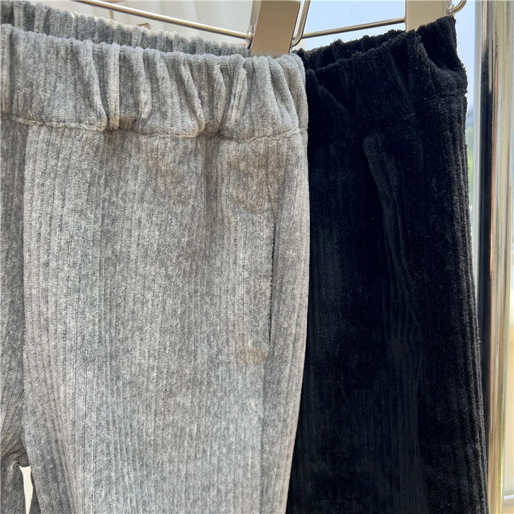 2024 Korean Autumn Children's Solid Color Light Core Plush for Boys and Girls Loose Feet Tights, Long Pants, Sports_voghion.com