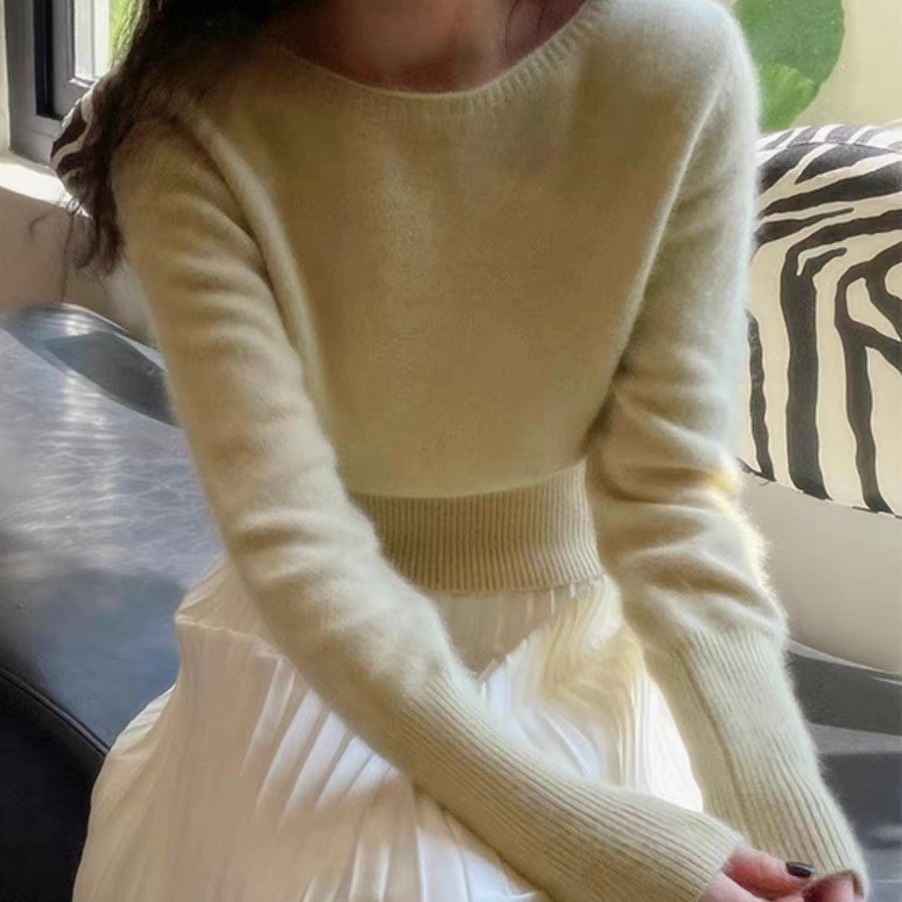 気品の高い腰の短いウールのニットの女性の秋冬のゆったりしているのが見えます。