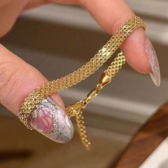 钛钢不掉色跨境爆款编织金色表带手链女新复古轻奢高级手饰工厂价