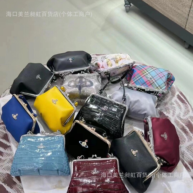 Queen Mother Saturn Dumpling Bag Collection Black Crocodile Pattern Metal Clasp Bag Street Style Crossbody Bag 2024 New Model