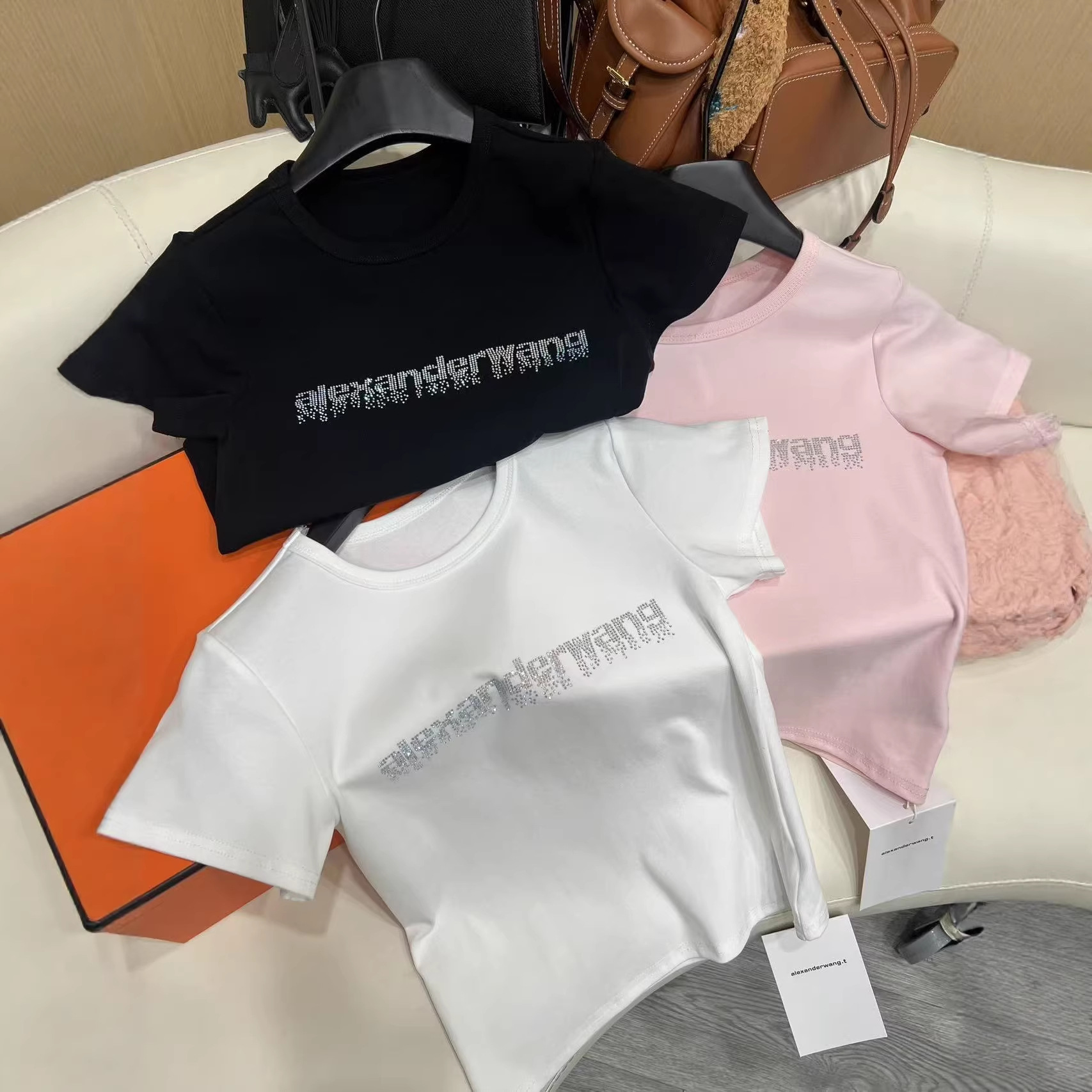 Qadın üçün daşlı slim fit futbolka, dəyirmi boyun, qısa qol