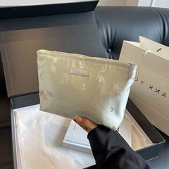 Cross-border smooth embroidery makeup bag, large capacity portable fresh storage bag, toiletry bag, stylish storage bag for dropshipping