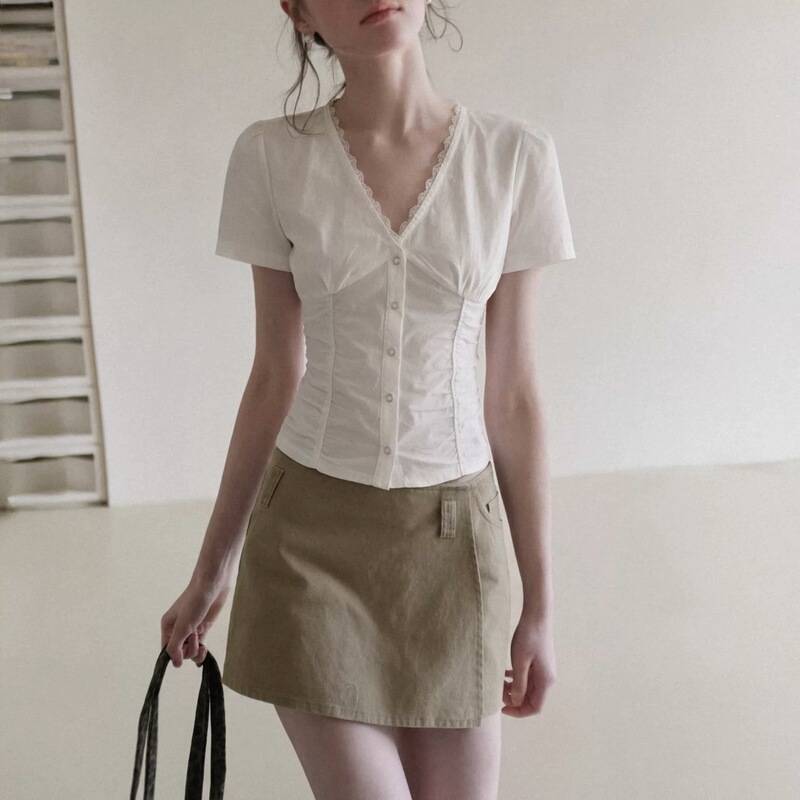 White Lace V-Neck Short-Sleeved Shirt for Women, Summer 2026 New Style, Slim-Fit, Waist-Cinching, Short Top White Lace V-Neck Short-Sleeved Shirt for Women, Summer 2026 New Style, Slim-Fit, Waist-Cinching, Short Top