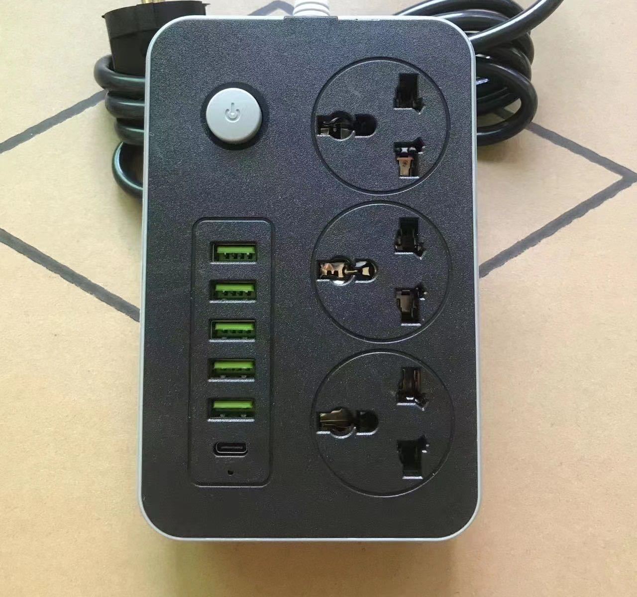 Enchufe europeo 3-bit + 5 * USB/1type-C 2 M