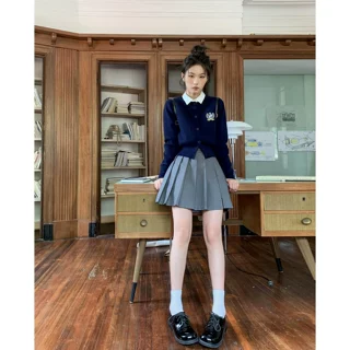 学院风徽章刺绣针织衫女春秋2026新款修身短款开衫上衣