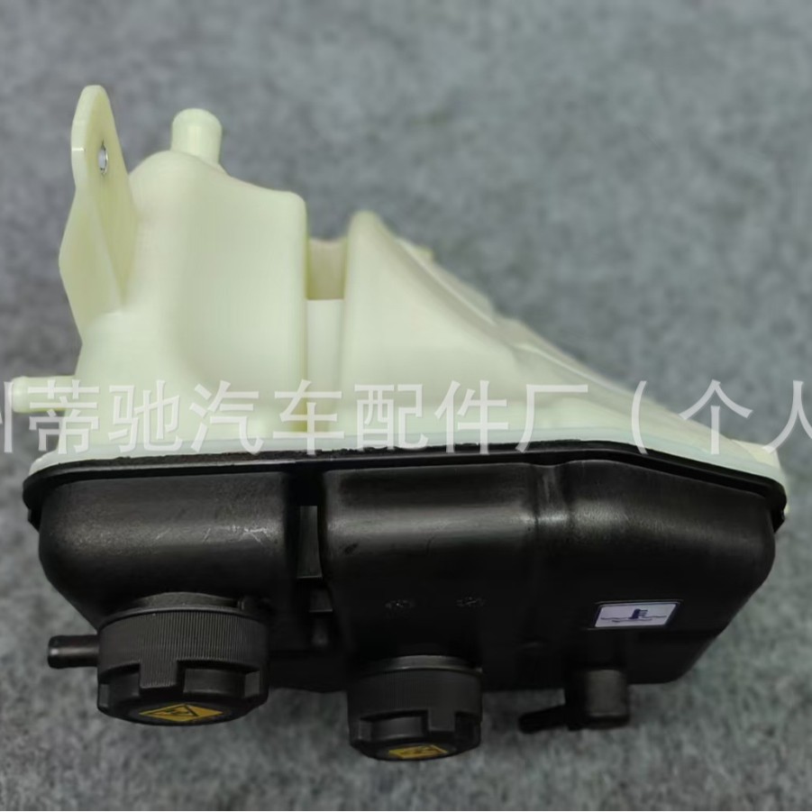 For Maserati Ghibli President Levante Auxiliary Kettle Expansion Tank 670031651