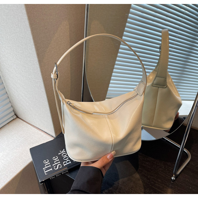 Korean commuter versatile underarm bag for women 2025 New summer fashion dumpling bag Niche single-shoulder crossbody bag trend undefined