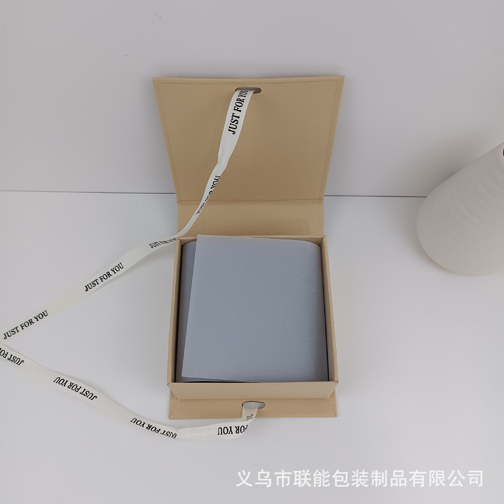 라이트 브라운 (스폰지 황산염 종이 포함);10.5*10.5*4.7cm