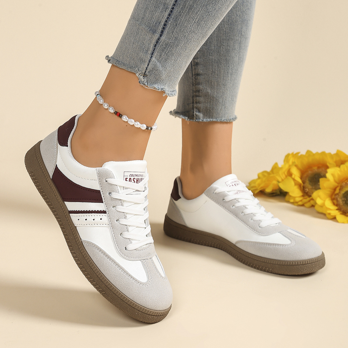 Zapatos de entrenamiento de base plana para mujeres 2026 nuevos zapatos de skate de primavera y verano retro de comercio exterior transfronterizo zapatos casuales grandes zapatos blancos para mujeres