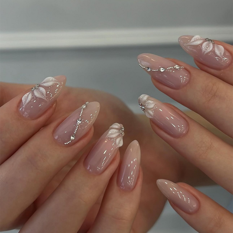 【Moonlight White Petals】Pure Desire French-Style Nude Gradient 3D Ice Flower Handmade Nail Art Wearable Nails for a Whitening Effect and High-End Look