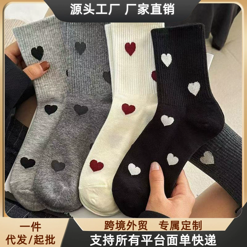 Носки средней длины, новинка весна-лето 2025, модные, универсальные, стильные, японский стиль, милые, с сердечками, европейские товары для женщин