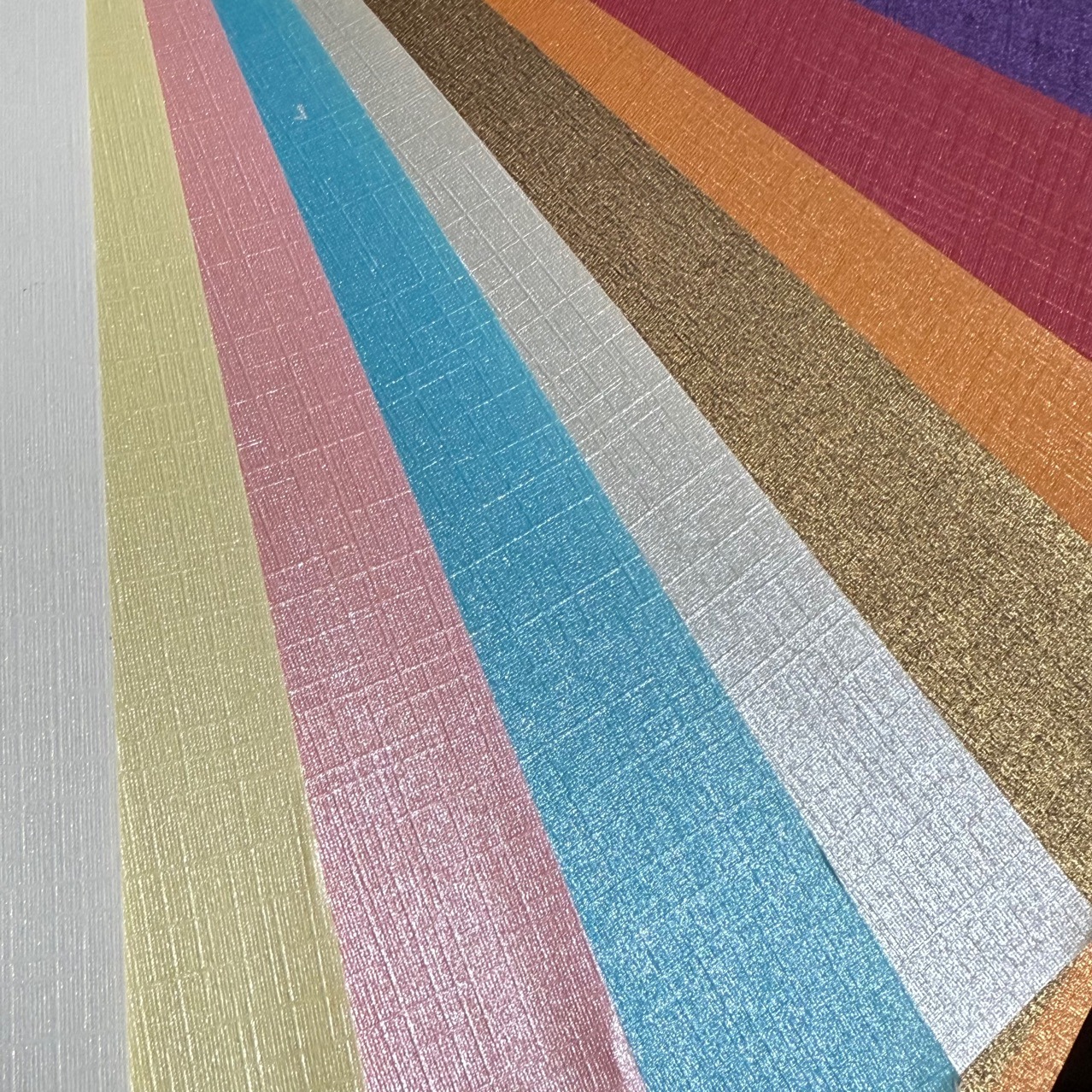 莱妮纹特种纸单面珠光压纹纸镭射金银卡纸金葱纸充皮纸可印刷烫金