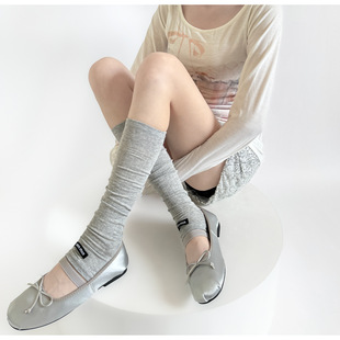 Miu Wide Band Footed Socks for Women, Trendy Ins Style with Vertical Stripes, Slimming Letter Fabric Label, Show Off Leg Style, Gray Ballet Style Socks