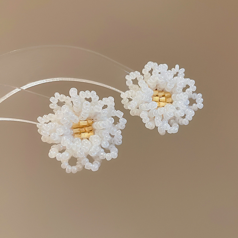 Pendientes de flores de color dopamina Pendientes dulces y frescos de primavera y verano Pendientes pequeños y elegantes de alta gama para mujer