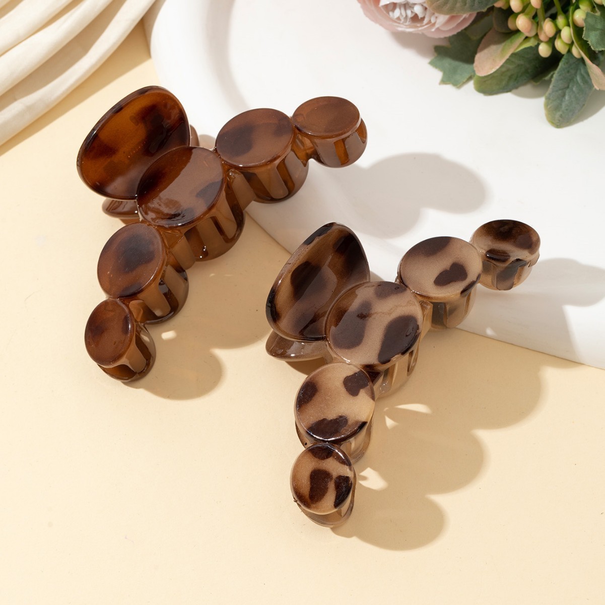 Leopard Print Shark Claw Clip For Updos Elegant Hair Accessory_voghion.com