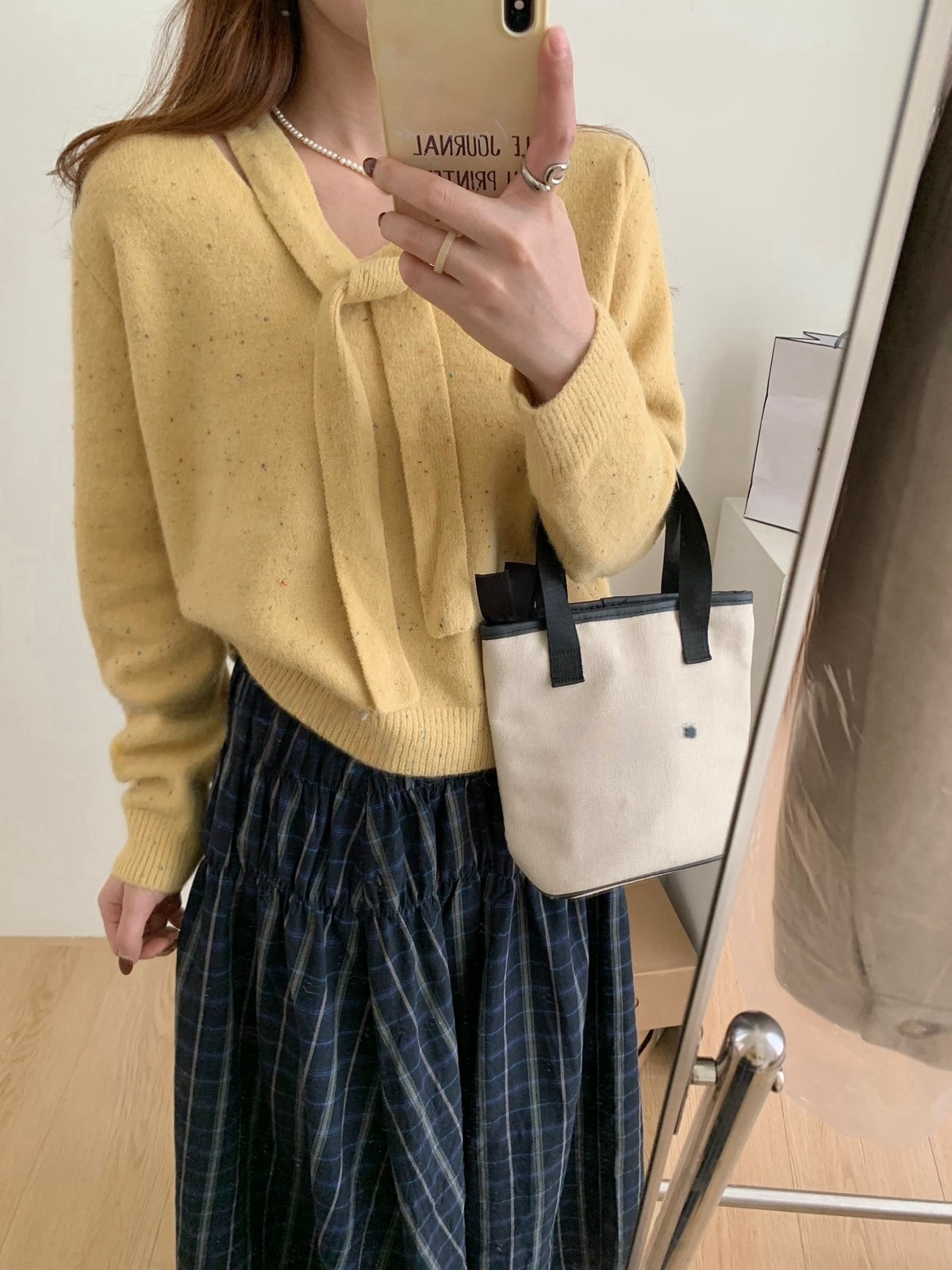 Design Sense Streamer Color Point Soft Waxy Red Sweater Women'S New V-Neck Bottoming Knitted Sweater 16 Undefined