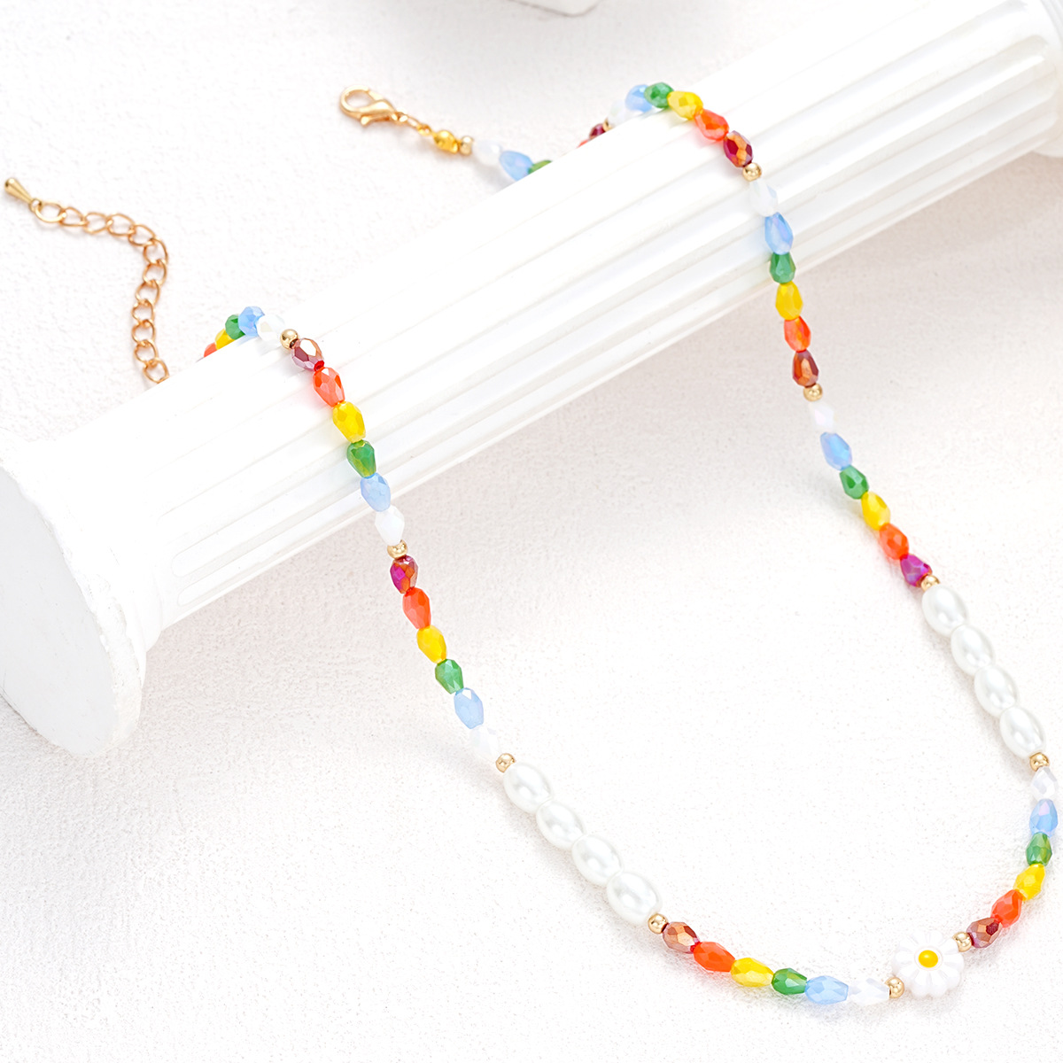 Nouveau collier de marguerite de perles de couleur dopamine, frais et mignon, design Xiaozhong d'été pour femme, chaîne de clavicule de haute qualité_voghion.com