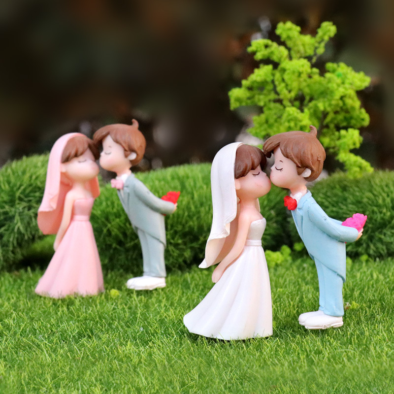 Couple doll groom bride kiss doll model decoration micro landscape desktop cake decoration gift wholesale