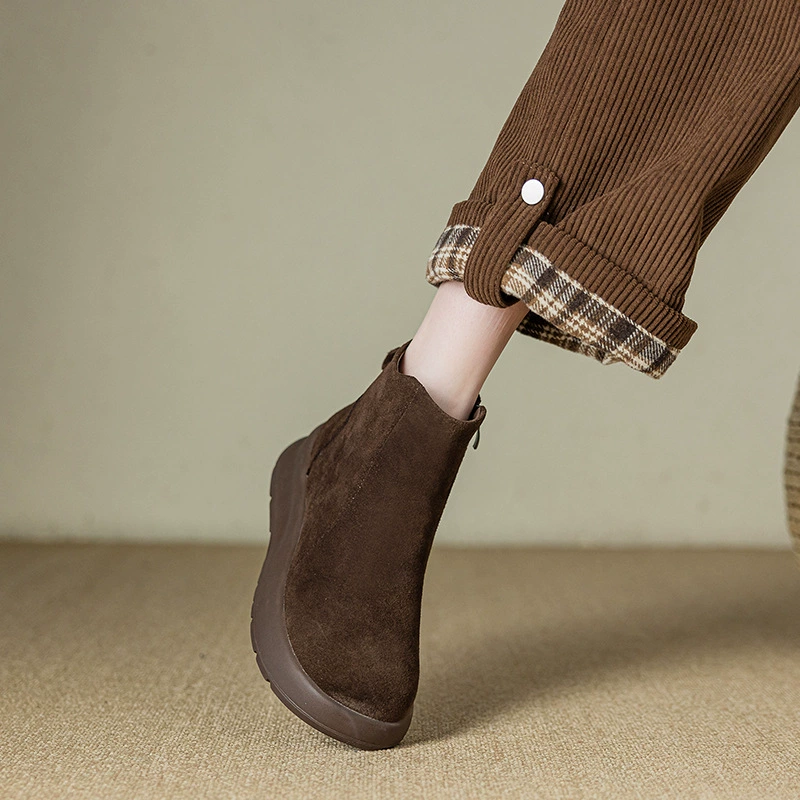 Обувь женская 2024 новая взрывная осень-зима плюс бархатная женская обувь большого размера от 41 до 43 кожаная мягкая подошва Мартин короткие сапоги