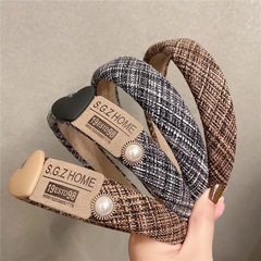 レトロな小香風のカチューシャの女性秋冬の気質の真珠の愛の髪は頭を縛って外出します。