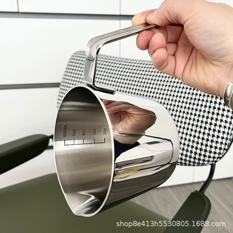 600ml taza de medición 18 / 10 acero inoxidable engrosado taza europea de agua de mariposa huevo de crema de horneado taza con escala