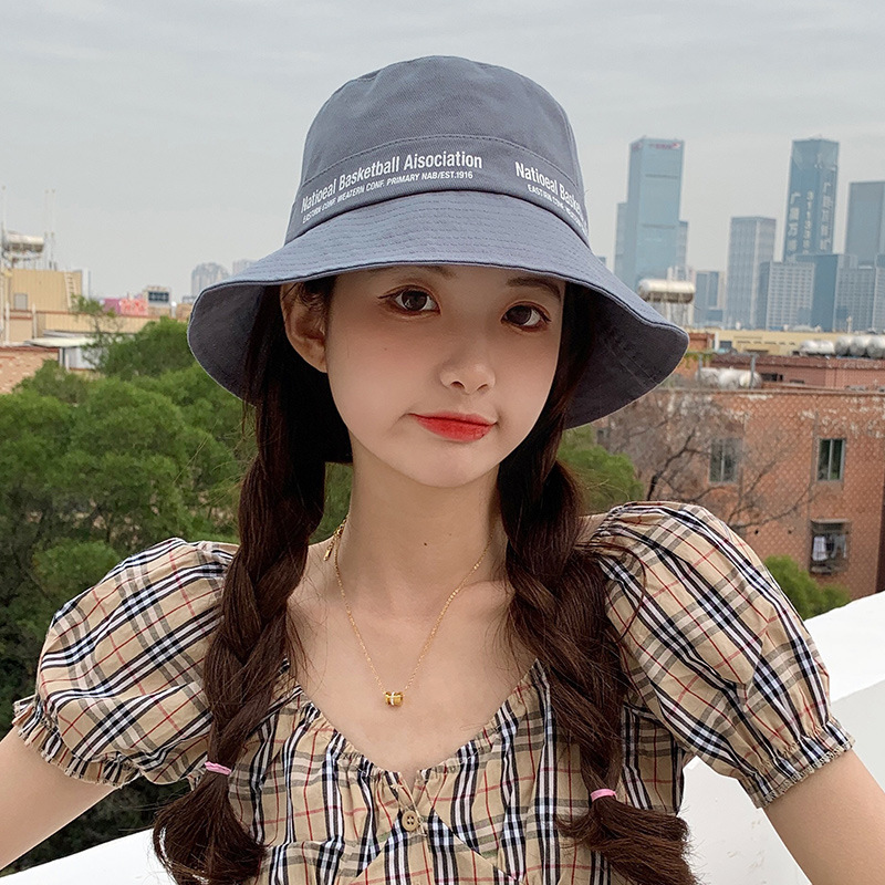 회색