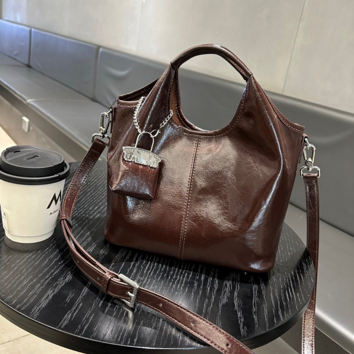 Niche Design Oiled Wax Cowhide Handbag For Women, New Fashion Large Capacity Tote Bag, Shoulder And Crossbody Bag For Commuting - Thumbnail 2