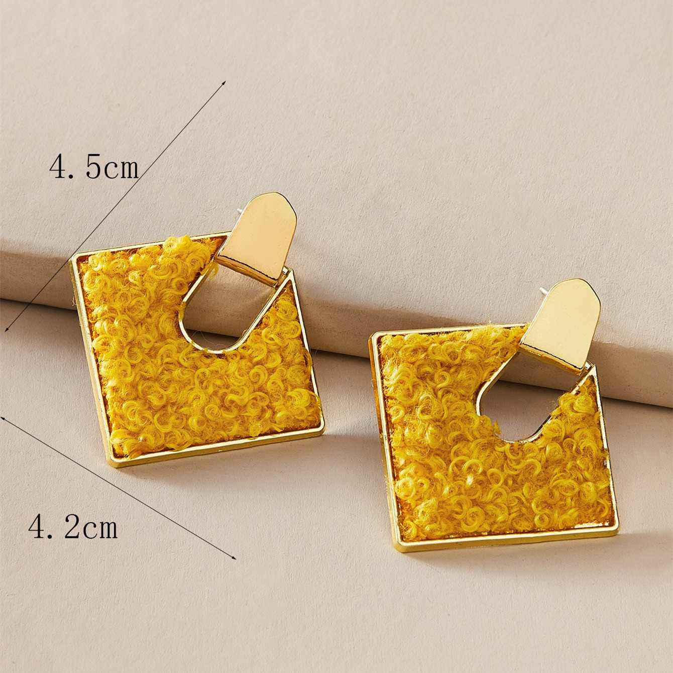 Retro Exaggerated Furry Square Alloy Earrings Wholesale display picture 3