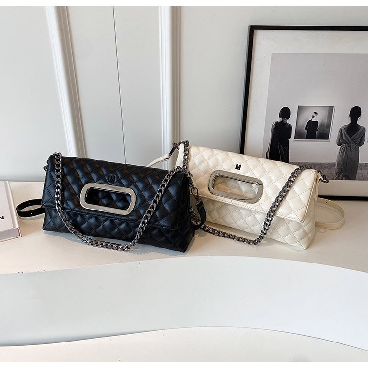 Kleine luxuriöse Klapp-Ohrtasche für Damen 2024 neue Mode-Umhängetasche hochwertige Unterarmtasche mit Diamantkette_voghion.com