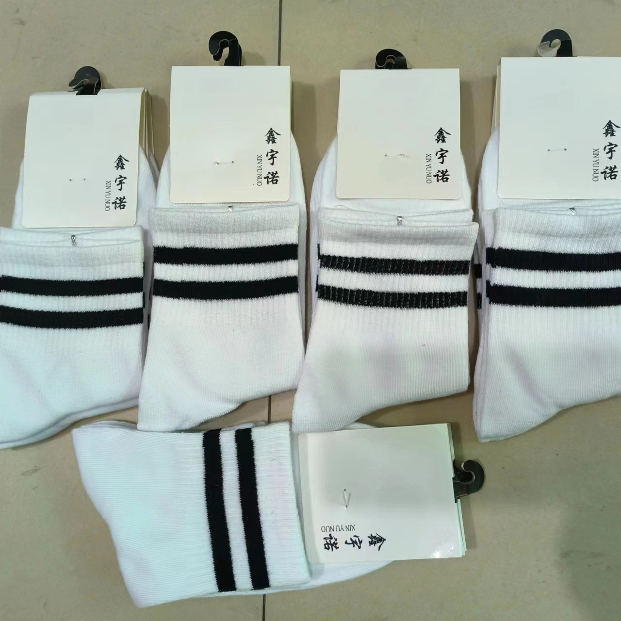 Men's and Women's Mid-Calf Socks, Student Elastic Cotton Socks, White and Black Double Stripe Hook Socks, Street Stall, Non-Binding, Sweat-Absorbent and Breathable
