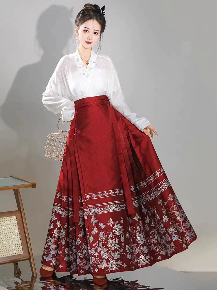 Осенняя новая юбка с верховым лицом, сделанная в стиле мин, тонкий костюм Hanfu с бабочкой мечты, повседневный тканый костюм Guofeng для студентов из золота и мамы в матери, пригородный автобус