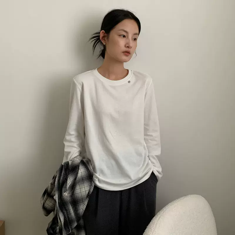 TG 装饰扣纯色长袖T恤女2025秋季新款圆领宽松内搭外穿上衣23827