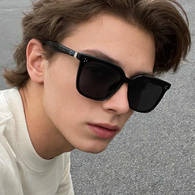 Fashionable classic sunglasses