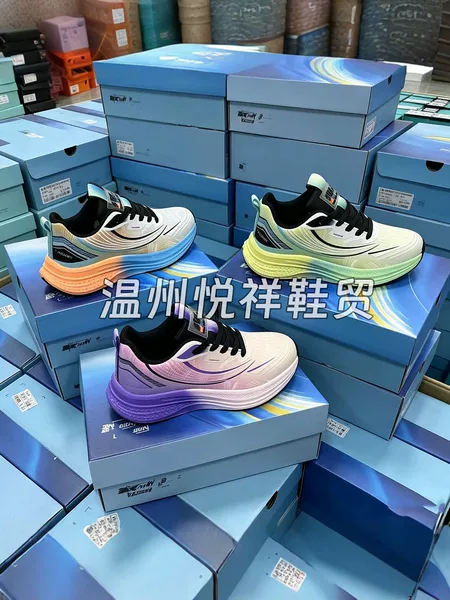 Carbon Plate Running Shoes for Men, Lightweight, Breathable, Shock-Absorbing Sports Shoes, Non-Slip, Wear-Resistant, Trendy Gradient Color Cushioning Running Shoes
