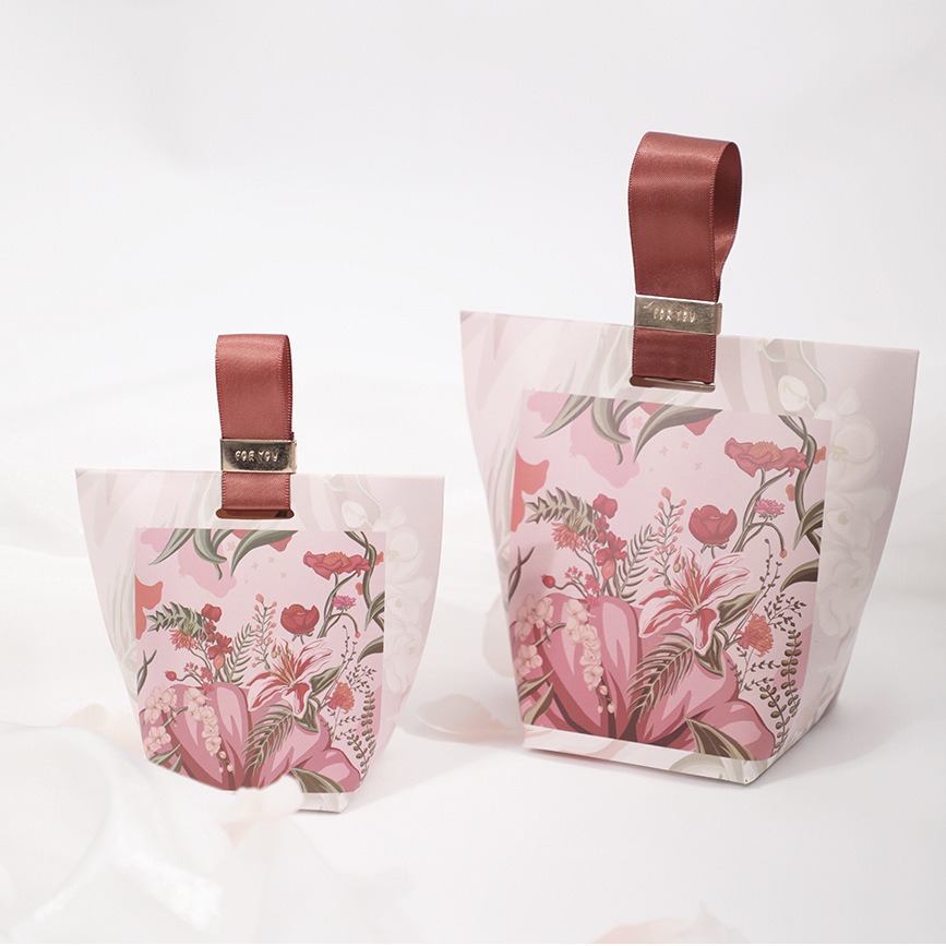Brand handheld sophisticated gift box
