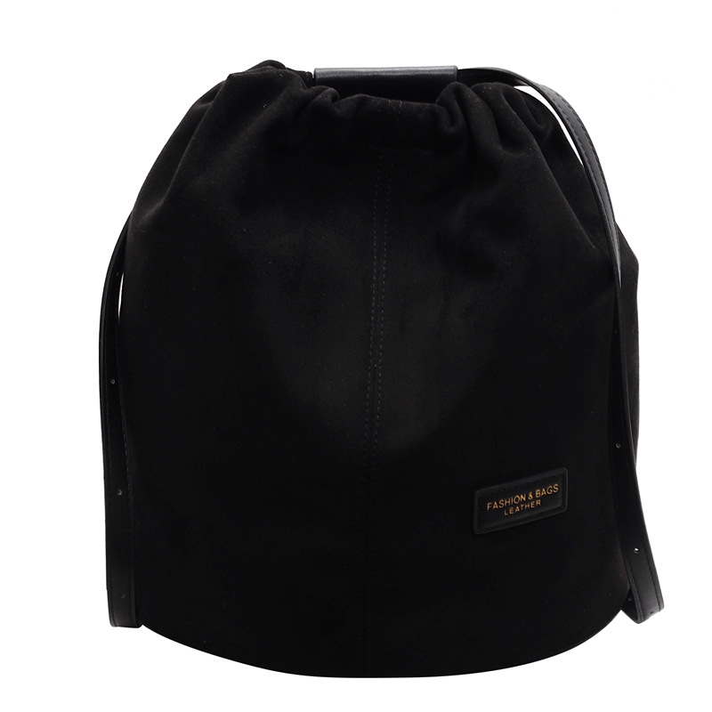 Alta sensación de otoño y invierno 2024 nuevo estilo coreano de gran capacidad de transporte casual de seda de seda de pulsación mochila retro