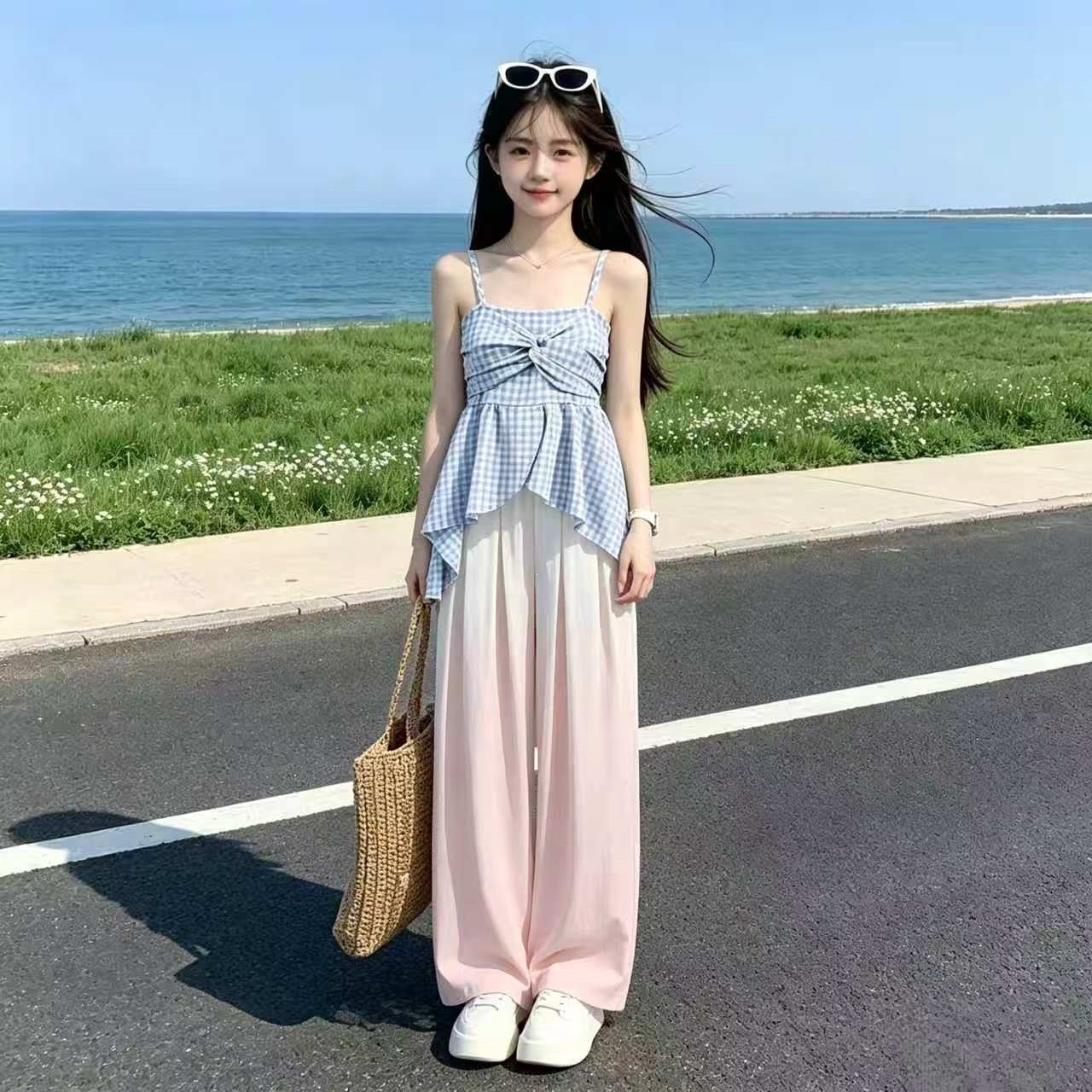 Original fabric and workmanship, 2026 new style fresh and cute short-sleeved T-shirt with contrasting shoulder and doll-like design for women.