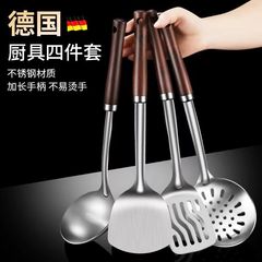 ステンレスのフライパンを厚くして炒めます。鉄のシャベルは家庭用キッチンで、炒め物のスプーンが漏れています。