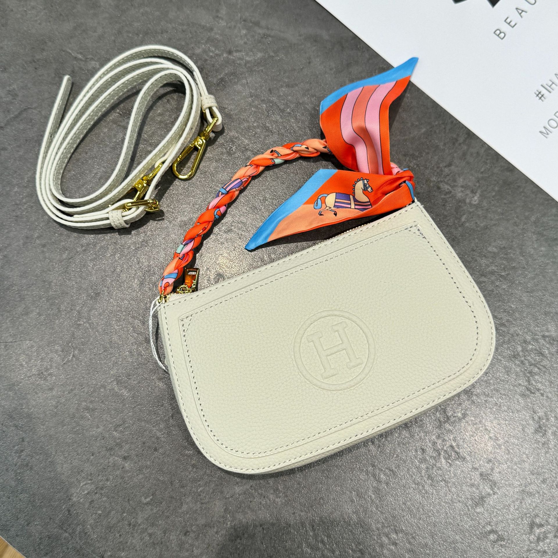 오프화이트(가죽)