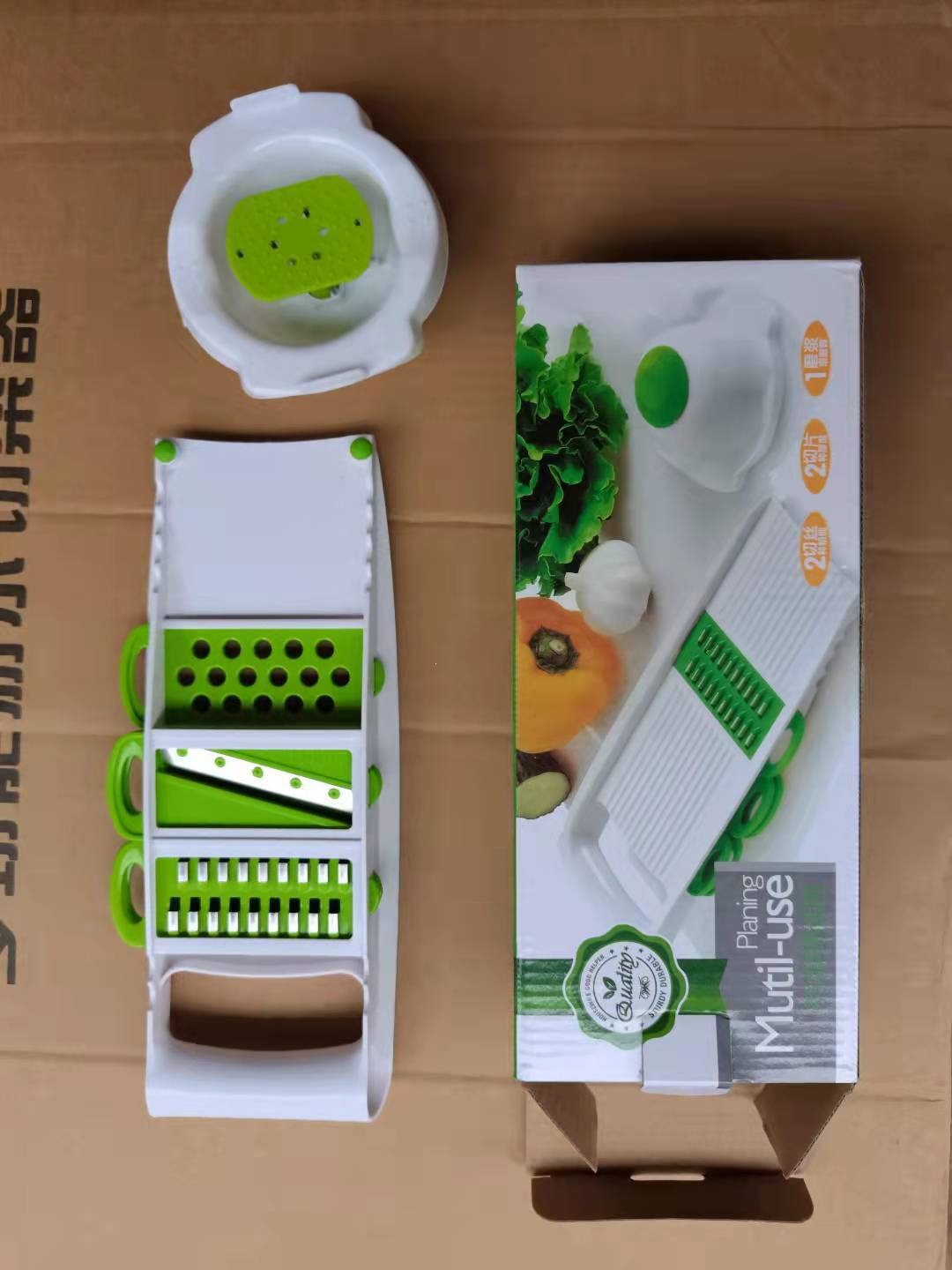 Multifunctional vegetable cutter, grater and slicer