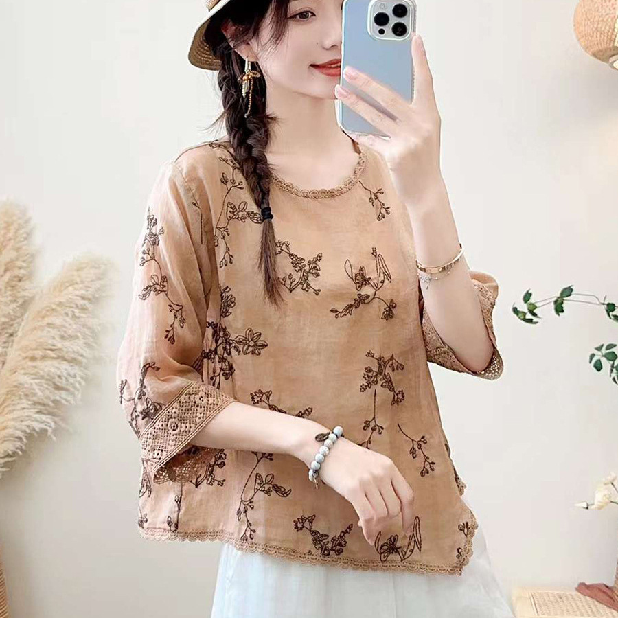Solid lace light and thin T-shirt with a round collar
