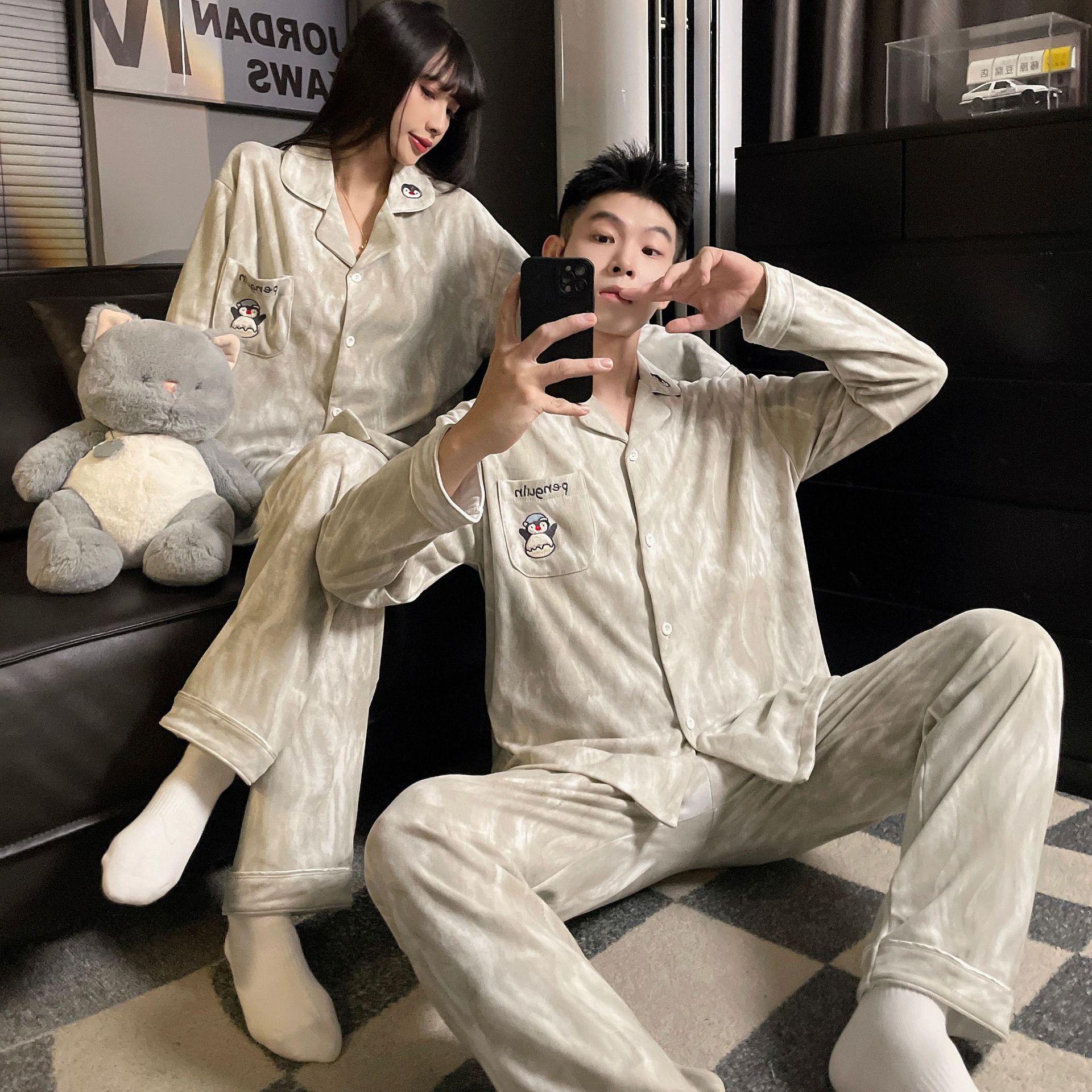 Autumn and Winter New Couple Pajamas for Women, German Velvet, Cute Cartoon Penguin Long-Sleeved Men's Warm Home Clothes Set