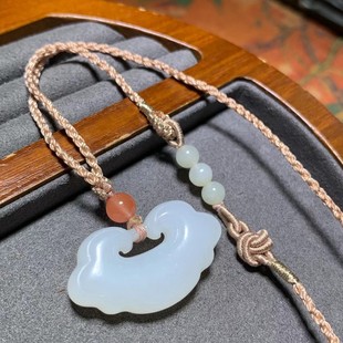 Jin Yutang Hetian Jade Russian Material Suet Jade Xiangyun Lock Warm, Delicate and Oily as Fat Fine, Elegant and Exquisite Workmanship