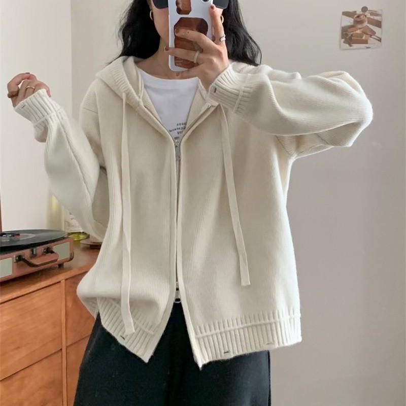 Design demi-season cardigan with hood with zipper